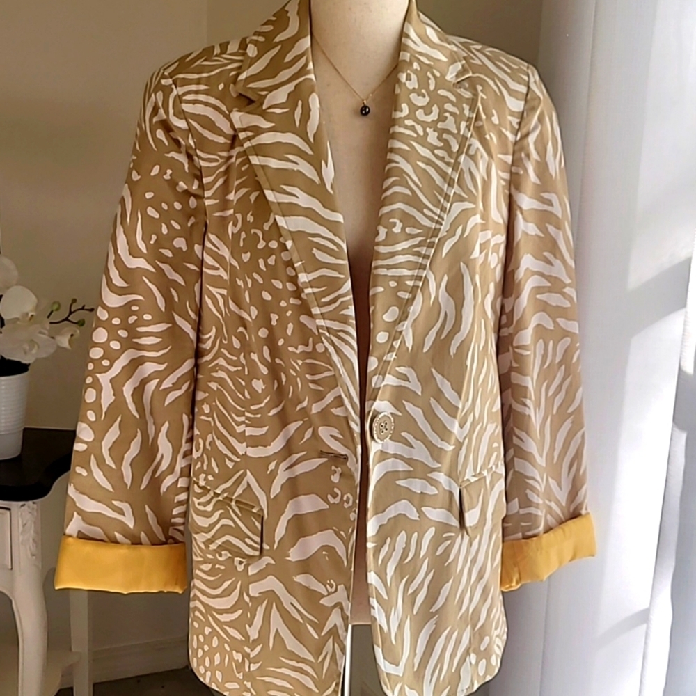 Susan Graver Tan and White Blazer with Abstract Pattern